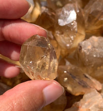 Charger l'image dans la galerie, VENDU Citrine brut 57