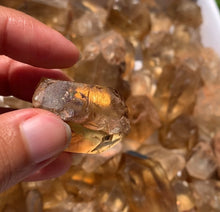 Charger l'image dans la galerie, Citrine brut 102
