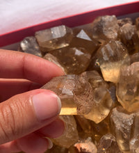 Charger l'image dans la galerie, VENDU Citrine brut 99