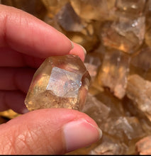 Charger l'image dans la galerie, Citrine brut 82