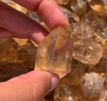Charger l'image dans la galerie, Citrine brut 84