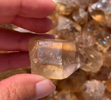 Charger l'image dans la galerie, Citrine brut 84