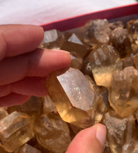 Charger l'image dans la galerie, VENDU Citrine brut 99
