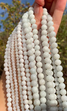 Charger l'image dans la galerie, Perles en jade jadéite blanc entre 4 et 8mm