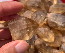 Charger l'image dans la galerie, Citrine brut 60