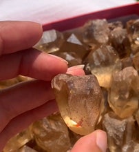 Charger l'image dans la galerie, VENDU Citrine brut 99