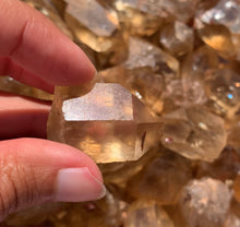 Charger l'image dans la galerie, Citrine brut 84