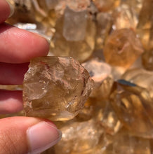 Charger l'image dans la galerie, Citrine brut 104