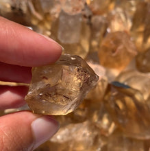 Charger l'image dans la galerie, Citrine brut 104