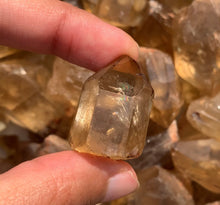 Charger l'image dans la galerie, VENDU Citrine brut 56