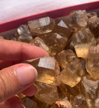 Charger l'image dans la galerie, VENDU Citrine brut 99