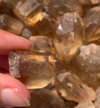 Charger l'image dans la galerie, VENDU Citrine brut 56