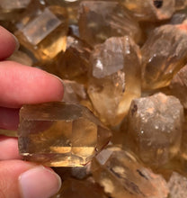 Charger l'image dans la galerie, VENDU Citrine brut 56
