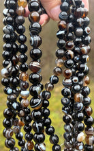 Charger l'image dans la galerie, Perles en agate rubanée entre 8 et 10mm