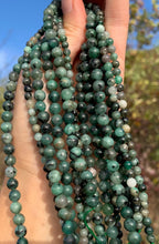 Charger l'image dans la galerie, Perles en émeraude entre 4 et 6mm