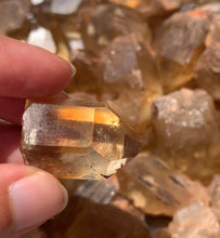 Charger l'image dans la galerie, VENDU Citrine brut 56