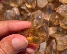 Charger l'image dans la galerie, Citrine brut 64
