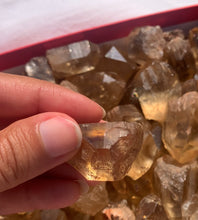 Charger l'image dans la galerie, VENDU Citrine brut 99