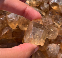 Charger l'image dans la galerie, Citrine brut 84