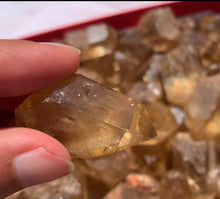 Charger l'image dans la galerie, Citrine brut 89