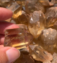 Charger l'image dans la galerie, VENDU Citrine brut 56