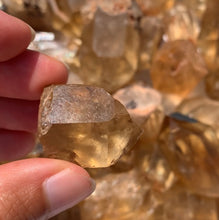 Charger l'image dans la galerie, Citrine brut 104