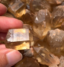 Charger l'image dans la galerie, VENDU Citrine brut 56