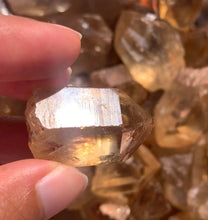 Charger l'image dans la galerie, Citrine brut 98