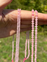 Charger l'image dans la galerie, Perles en quartz rose facettées entre 3 et 4mm