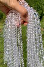 Charger l'image dans la galerie, Perles en cristal de roche quasiment sans inclusions entre 2 et 20mm