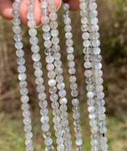 Charger l'image dans la galerie, Perles en pierre de lune grise 4mm PLGD