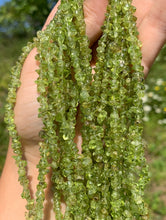 Charger l'image dans la galerie, Perles en péridot, forme chips