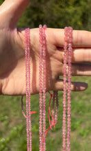 Charger l'image dans la galerie, Perles en quartz à inclusions de mica facettées entre 2 et 4mm