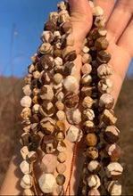 Charger l'image dans la galerie, Perles en jaspe zebré brun, forme diamant entre 6 et 10mm