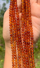 Charger l'image dans la galerie, Perles en ambre, couleur orange, entre 3,5 et 4mm