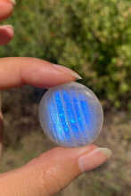 Charger l'image dans la galerie, VENDU Labradorite blanche d'Afrique 48