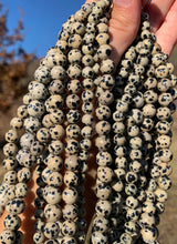 Charger l'image dans la galerie, Perles en jaspe dalmatien entre 2 et 12mm