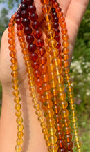 Charger l'image dans la galerie, Perles en ambre, couleur multiple, entre 6 et 8mm