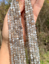 Charger l'image dans la galerie, Perles en pierre de lune grise 4mm PLGU