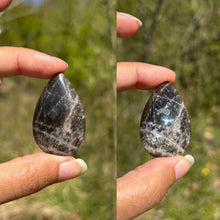 Charger l'image dans la galerie, Microcline / Pierre de lune 16