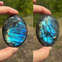Charger l'image dans la galerie, Galet en labradorite 2