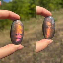 Charger l'image dans la galerie, Galet en labradorite 1
