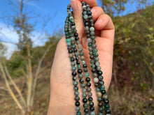 Charger l'image dans la galerie, Perles en émeraude entre 4 et 6mm