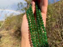Charger l'image dans la galerie, Perles en jade néphrite vert