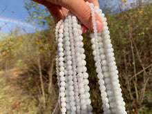 Charger l'image dans la galerie, Perles en jade jadéite blanc entre 4 et 8mm