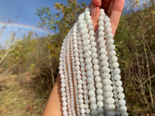Charger l'image dans la galerie, Perles en jade jadéite blanc entre 4 et 8mm