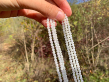 Charger l'image dans la galerie, Perles en jade jadéite blanc entre 4 et 8mm