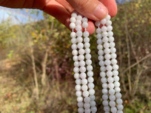 Charger l'image dans la galerie, Perles en jade jadéite blanc entre 4 et 8mm