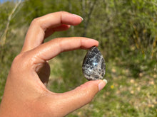 Charger l'image dans la galerie, Microcline / Pierre de lune 16