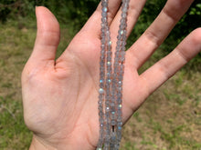 Charger l'image dans la galerie, Perles en labradorite facettée entre 2 et 4mm